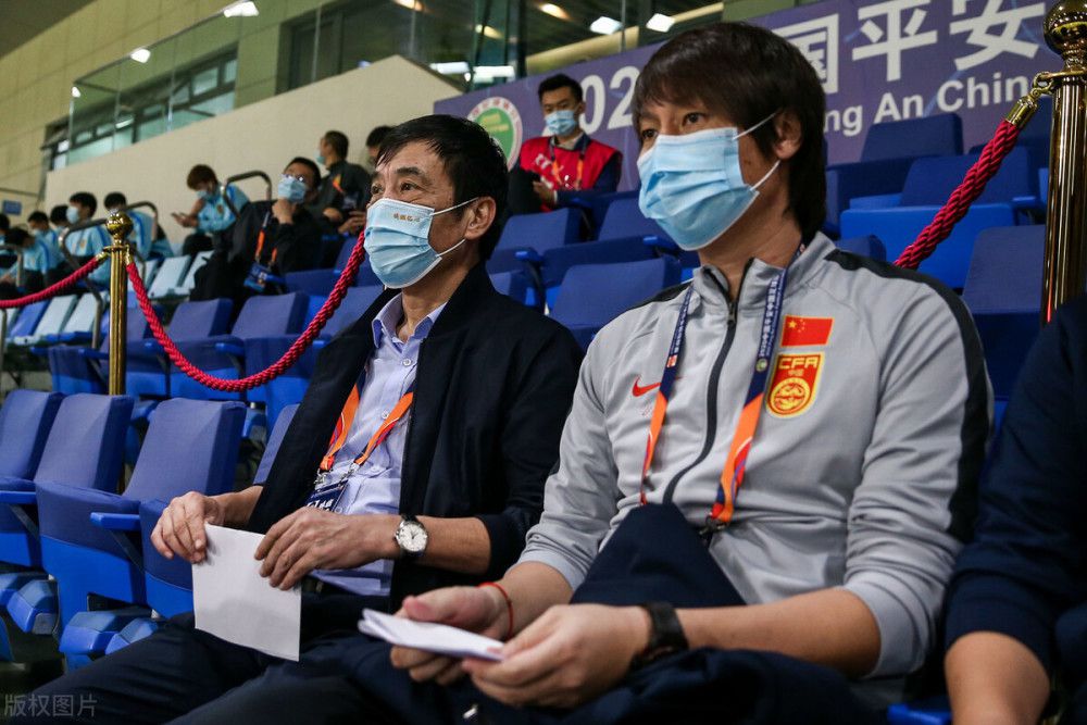 而且大嫂她还报名了下周一的司法拍卖，要把叶长缨的故居买下来啊。